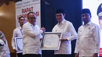 Pemerintah Kabupaten Lombok Tengah Raih Penghargaan Progresif Dalam Diseminasi Informasi